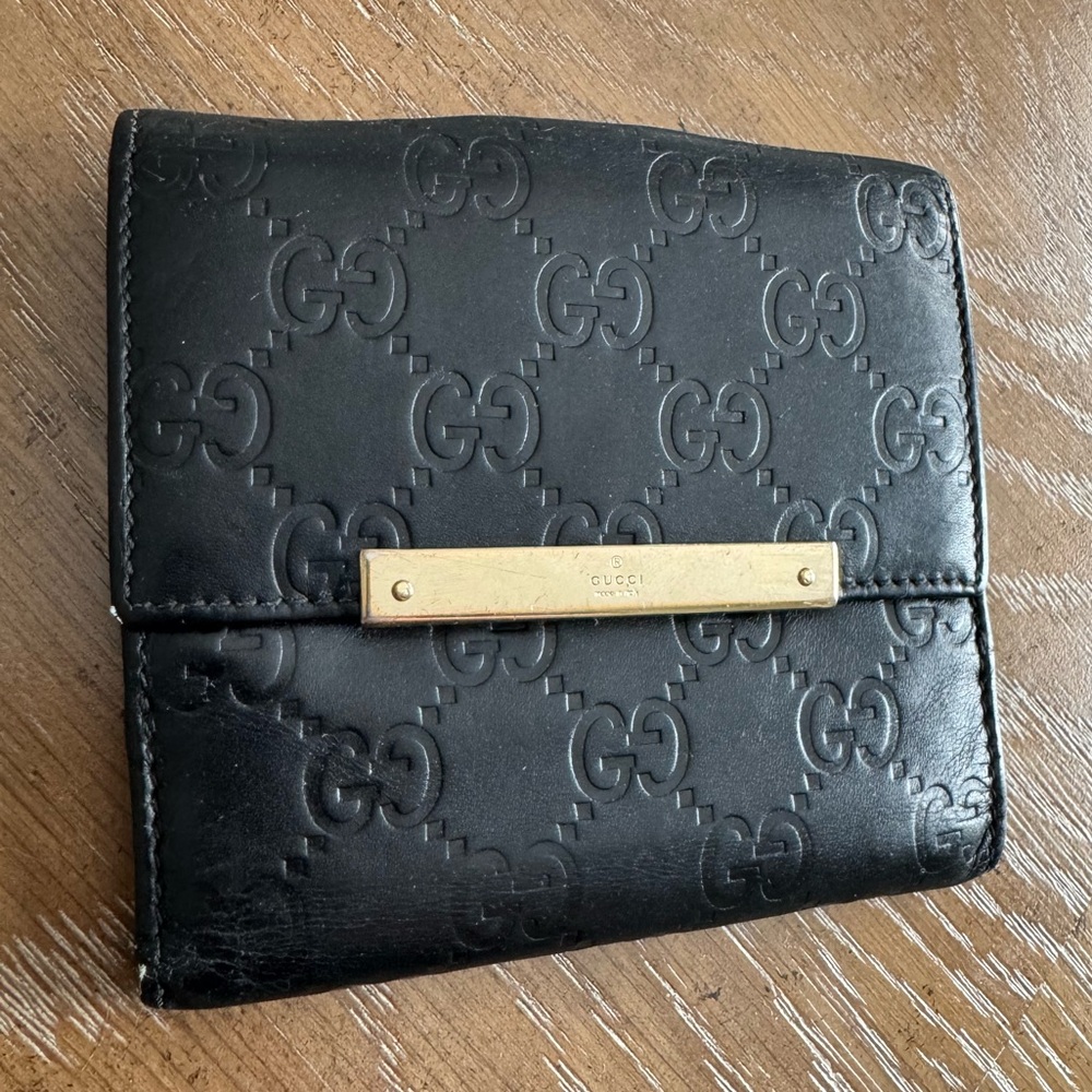 Gucci black leather wallet